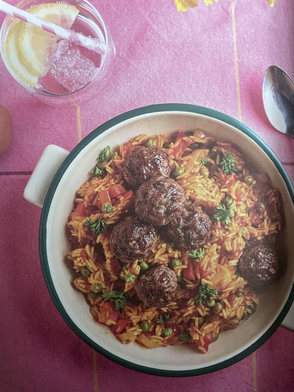 Pilavrijst met tomaten en balletjes