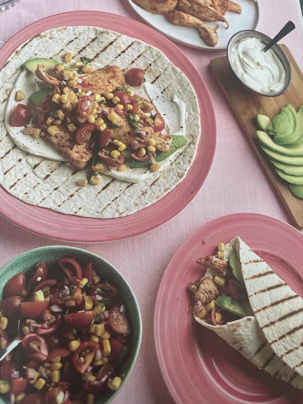 Tortilla’s met gegrilde kip, salsa en zure room