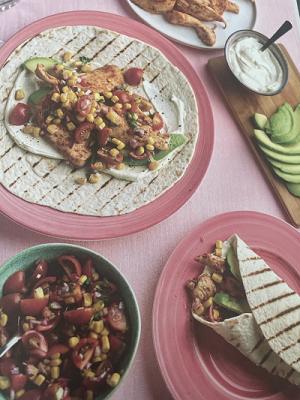 Tortilla’s met gegrilde kip, salsa en zure room